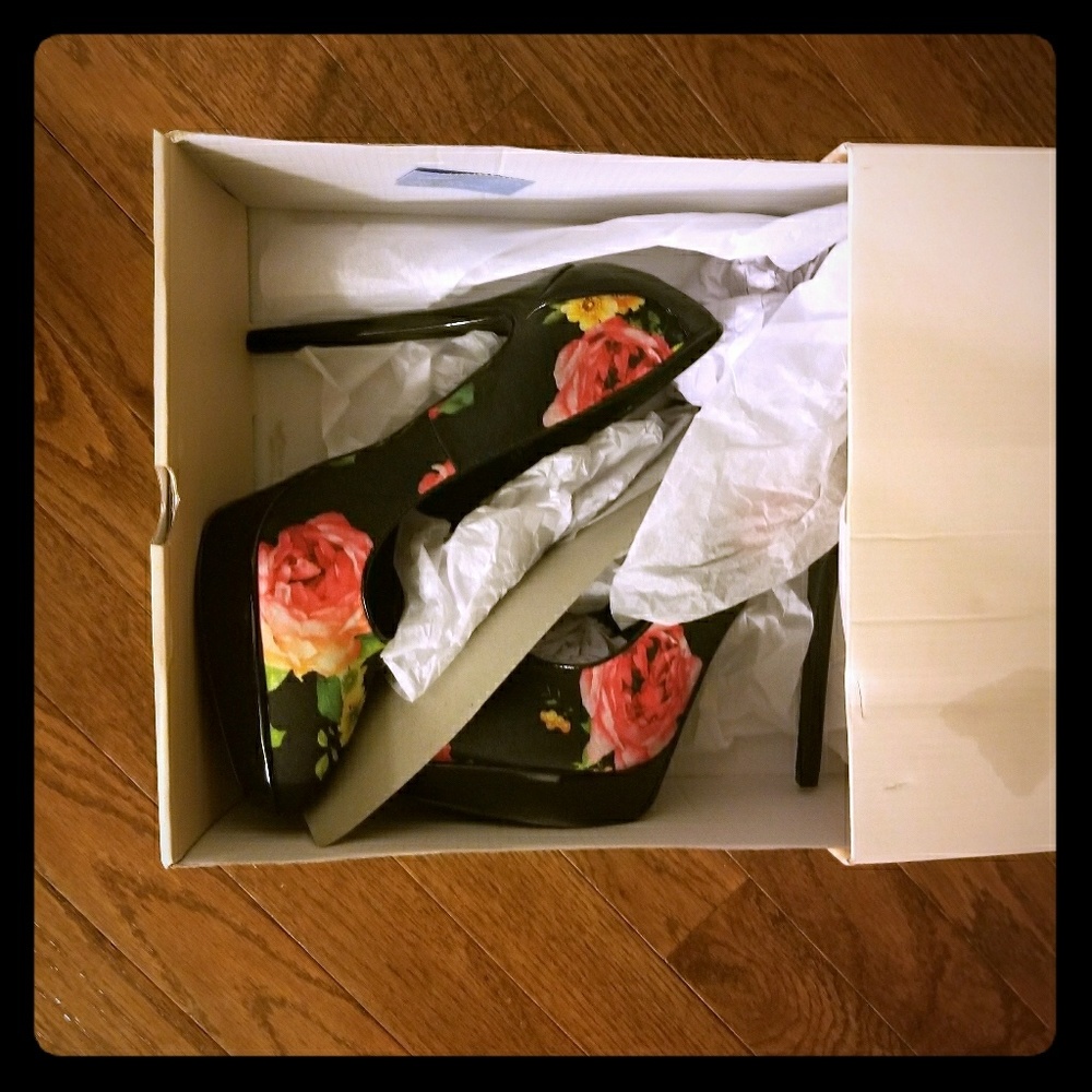 Stilletto floral shoes